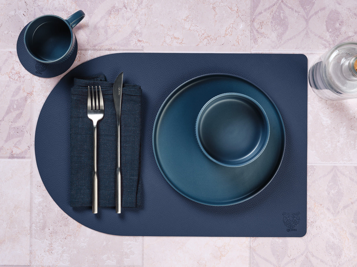 Set de table rectangovale réversible - 6 pièces - Cuir recyclé bleu nuit et gris anthracite