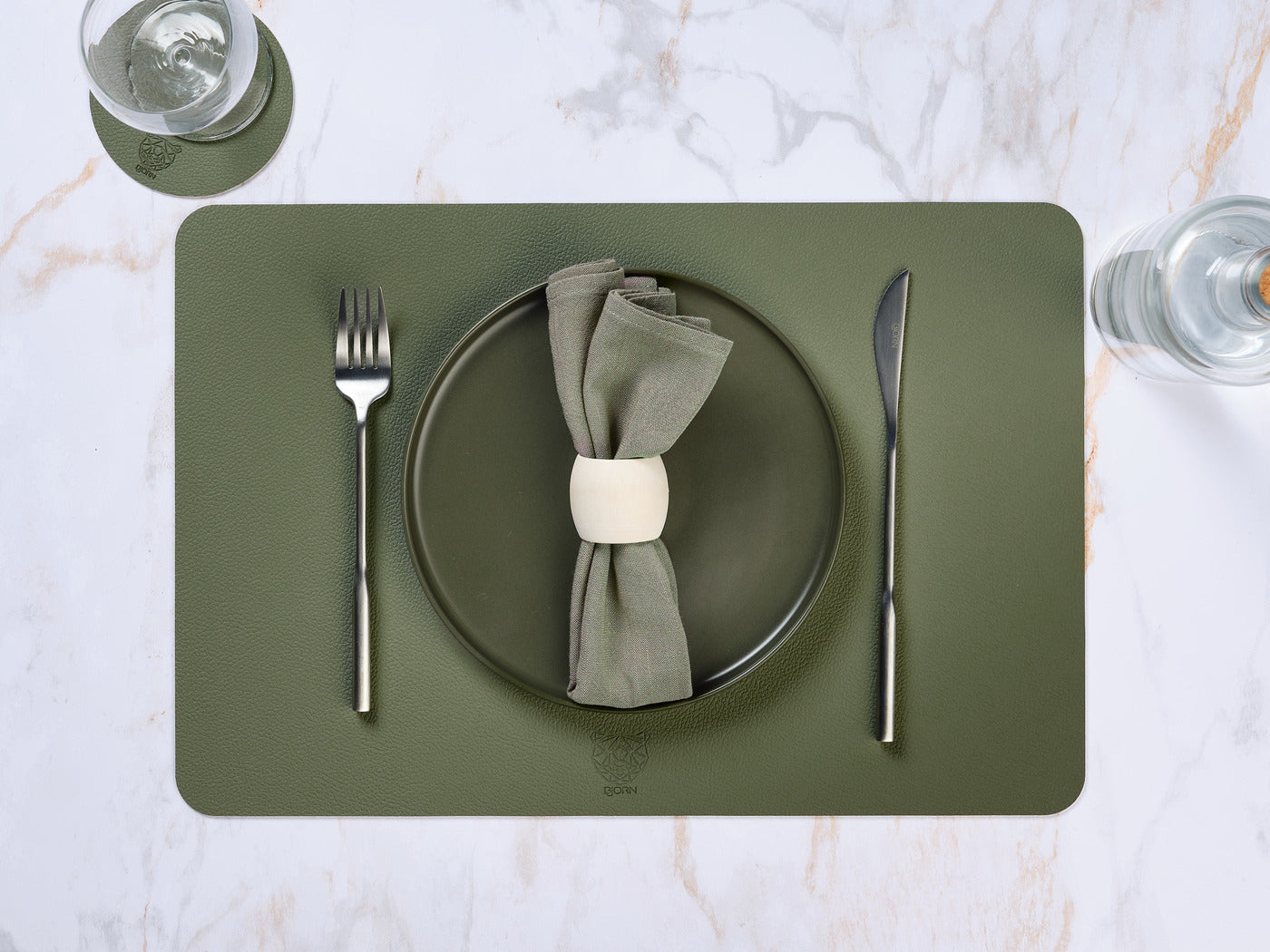 Set de table rectangulaire réversible - 6 pièces - Cuir recyclé blanc crème et vert de gris