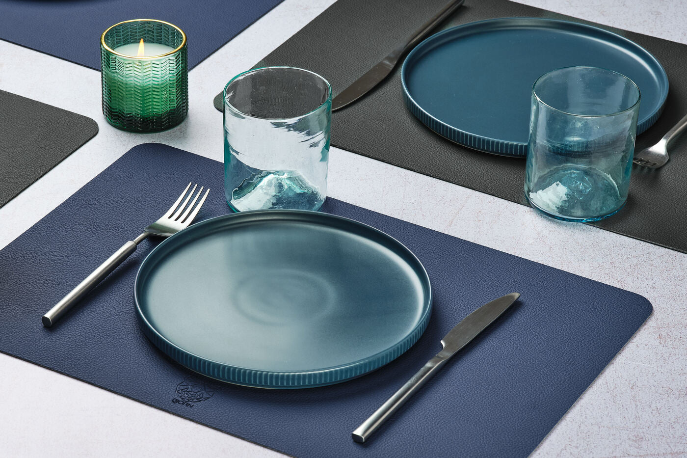 Set de table rectangulaire réversible - 6 pièces - Cuir recyclé bleu nuit et gris anthracite